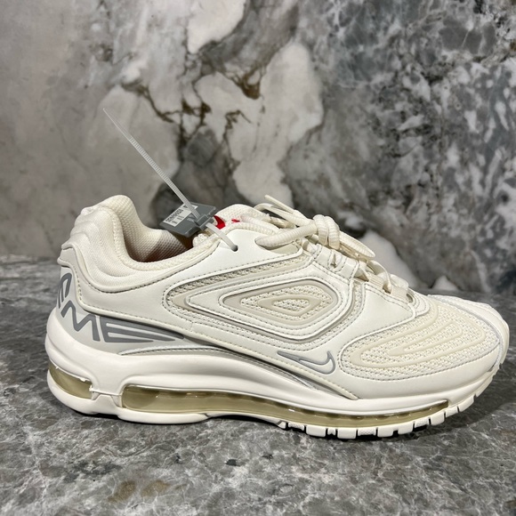 Nike Air Max 98 x Supreme